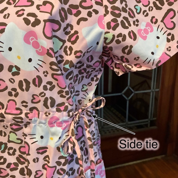 "Sanrio-Hello Kitty" scrub top, M, like new condition - Picture 2 of 9
